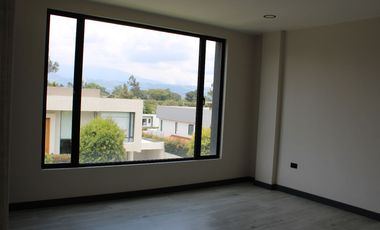 CASA EN VENTA POR ESTRENAR de 380 MTS. EN VENTA EN URBANIZACION DE PUEMBO