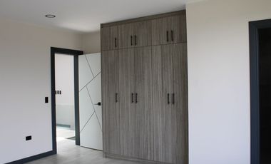 CASA EN VENTA POR ESTRENAR de 380 MTS. EN VENTA EN URBANIZACION DE PUEMBO