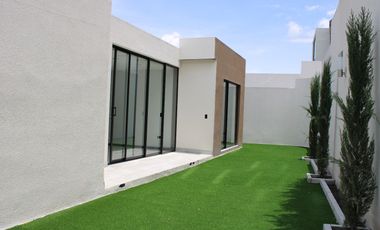 CASA EN VENTA POR ESTRENAR de 380 MTS. EN VENTA EN URBANIZACION DE PUEMBO