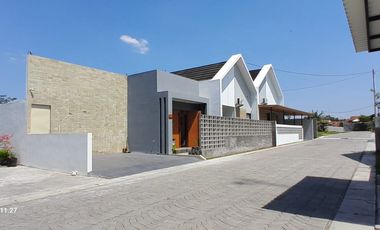 Jual Rumah Dengan Desain Cantik Lokasi Favorit Jogja Utara Dekat Stadion Maguwoharjo
