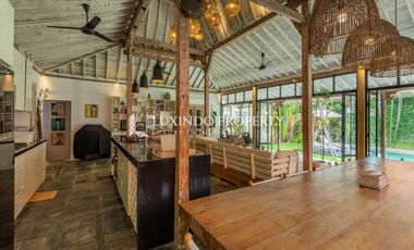 DISEWAKAN VILLA DENGAN 4 KAMAR TIDUR DI BERAWA