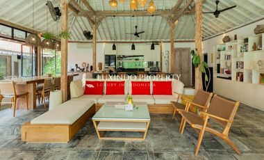 DISEWAKAN VILLA DENGAN 4 KAMAR TIDUR DI BERAWA
