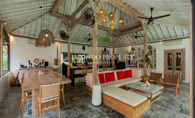 DISEWAKAN VILLA DENGAN 4 KAMAR TIDUR DI BERAWA