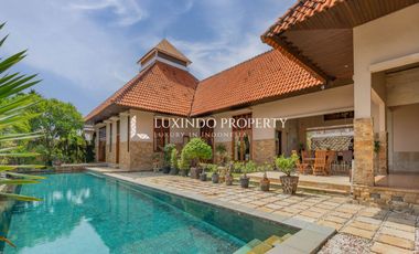 DIJUAL VILLA DENGAN 4 KAMAR TIDUR DI SANUR