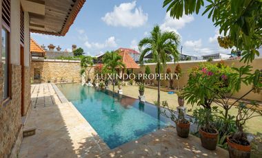 DIJUAL VILLA DENGAN 4 KAMAR TIDUR DI SANUR