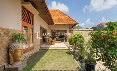 DIJUAL VILLA DENGAN 4 KAMAR TIDUR DI SANUR