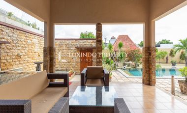 DIJUAL VILLA DENGAN 4 KAMAR TIDUR DI SANUR