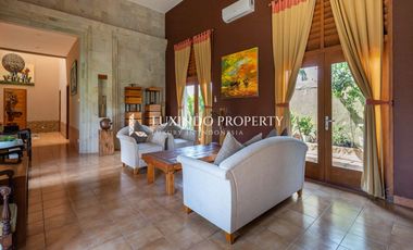 DIJUAL VILLA DENGAN 4 KAMAR TIDUR DI SANUR