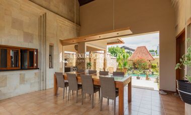 DIJUAL VILLA DENGAN 4 KAMAR TIDUR DI SANUR