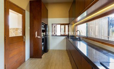 DIJUAL VILLA DENGAN 4 KAMAR TIDUR DI SANUR