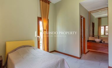 DIJUAL VILLA DENGAN 4 KAMAR TIDUR DI SANUR