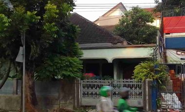 BUTUH CEPAT !! PINGGIR JALAN BESAR 465m² TEBET BARAT DALAM – HITUNG TANAH