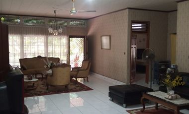 [Cocok untuk bisnis disebelah Sbux & Rumah Sakit] Rumah Ronggowarsito 40A Lokasi Strategis di depan jalan utama