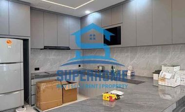 Disewa rumah cantik 2 lantai di Royal Grande