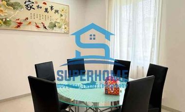 Disewa rumah cantik 2 lantai di Royal Grande
