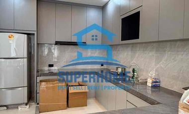 Disewa rumah cantik 2 lantai di Royal Grande
