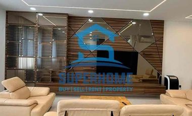 Disewa rumah cantik 2 lantai di Royal Grande