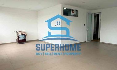 Disewa rumah cantik 2 lantai di Royal Grande
