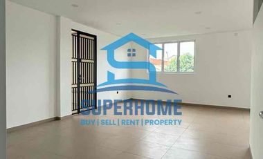 Disewa rumah cantik 2 lantai di Royal Grande