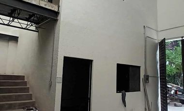 BODEGA EN RENTA en esquina sobre Av. Cointzio