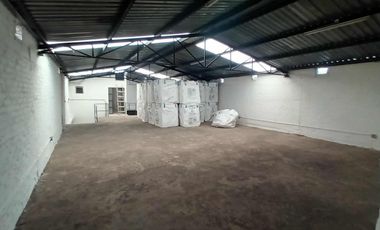 BODEGA EN RENTA en esquina sobre Av. Cointzio