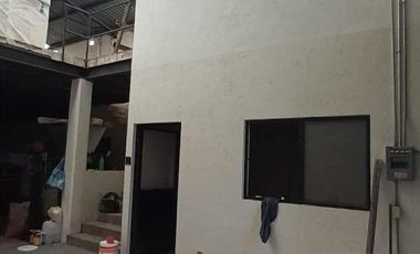 BODEGA EN RENTA en esquina sobre Av. Cointzio