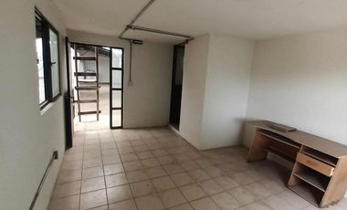BODEGA EN RENTA en esquina sobre Av. Cointzio