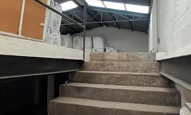 BODEGA EN RENTA en esquina sobre Av. Cointzio