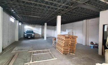 BODEGA EN RENTA en esquina sobre Av. Cointzio