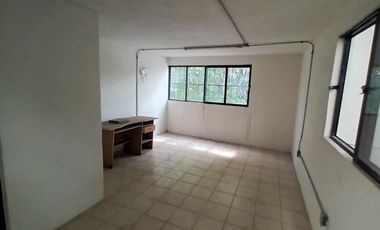 BODEGA EN RENTA en esquina sobre Av. Cointzio