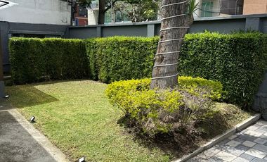 Renta de Local Comercial Amoblado de 7 ambientes, Sector La Pradera, Quito, Ecuador