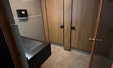 Renta de Local Comercial Amoblado de 7 ambientes, Sector La Pradera, Quito, Ecuador