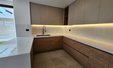 Casa en venta en Challuabamba en condominio privado – 4 dormitorios