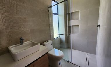 Casa en venta en Challuabamba en condominio privado – 4 dormitorios