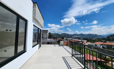 Casa en venta en Challuabamba en condominio privado – 4 dormitorios