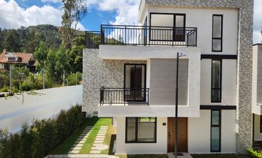 Casa en venta en Challuabamba en condominio privado – 4 dormitorios