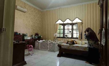 TURUN HARGA Di jual cepat tanah sangat luas didalam ada rumah  sangat luas juga di Cipondoh raya Tangerang