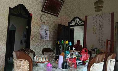 TURUN HARGA Di jual cepat tanah sangat luas didalam ada rumah  sangat luas juga di Cipondoh raya Tangerang