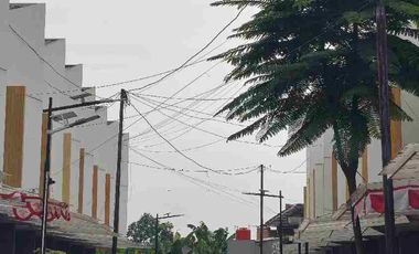 Dijual Cepat Rumah 2 Lantai Full Furnished Lokasi Strategis Di Kalibaru Depok