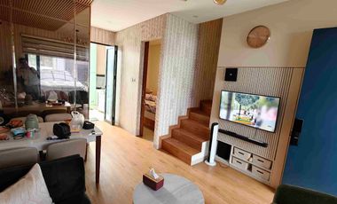 Dijual Cepat Rumah 2 Lantai Full Furnished Lokasi Strategis Di Kalibaru Depok