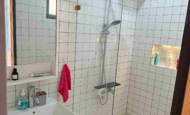 Dijual Cepat Rumah 2 Lantai Full Furnished Lokasi Strategis Di Kalibaru Depok