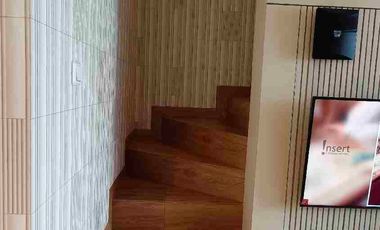 Dijual Cepat Rumah 2 Lantai Full Furnished Lokasi Strategis Di Kalibaru Depok