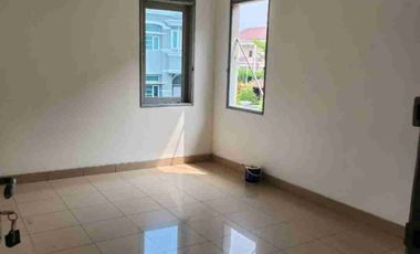 Disewakan termurah rumah pik1