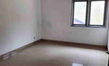 Disewakan termurah rumah pik1