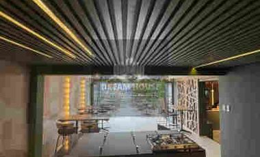 Renta de Casa Comercial de 8 Ambientes, Sector Eloy Alfaro, Quito, Ecuador