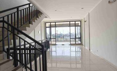 Disewakan Ruko 3 lt di Summarecon Crown Gading,Bekasi Utara.