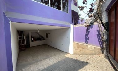 Amplia Casa Familiar de 3 Niveles con Cochera