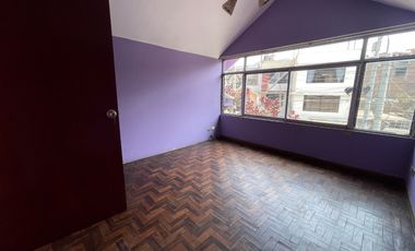 Amplia Casa Familiar de 3 Niveles con Cochera