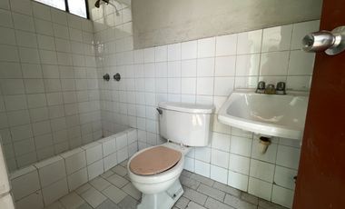 Amplia Casa Familiar de 3 Niveles con Cochera