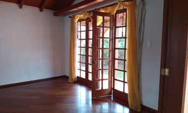 Venta de Casa Tipo Quinta de 4 dormitorios, Valle de los Chillos, Ecuador